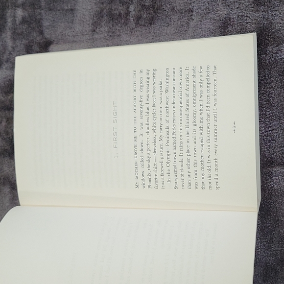 Twilight Saga Books by Stephanie Meyer!!! - Picture 7 of 9